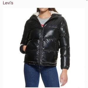 - Levi’s Performance Hooded Puffer Jacket Small NWT Black